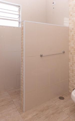 Casa à venda com 240m², 3 quartos e 2 vagas Casa à venda com 240m², 3 quartos e 2 vagasBanheiro