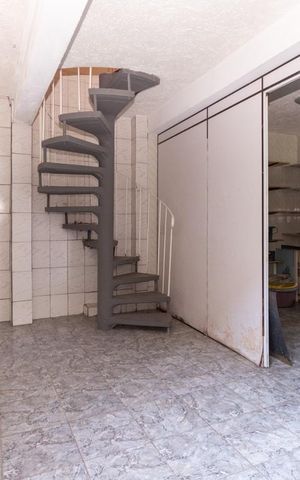 Casa à venda com 240m², 3 quartos e 2 vagas Casa à venda com 240m², 3 quartos e 2 vagasÁrea comum