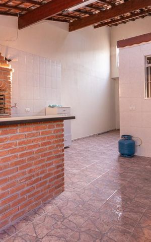 Casa à venda com 240m², 3 quartos e 2 vagas Casa à venda com 240m², 3 quartos e 2 vagasChurrasqueira