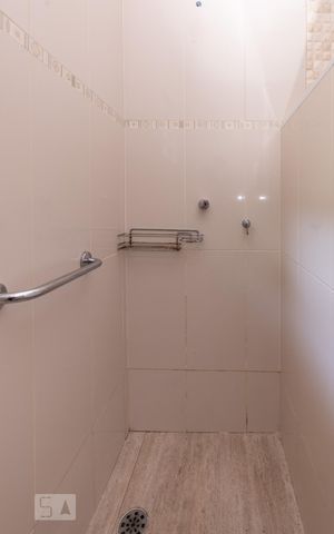 Casa à venda com 240m², 3 quartos e 2 vagas Casa à venda com 240m², 3 quartos e 2 vagasBanheiro