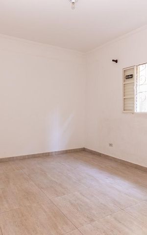 Casa à venda com 240m², 3 quartos e 2 vagas Casa à venda com 240m², 3 quartos e 2 vagasQuarto 2