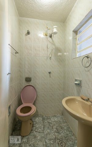 Casa à venda com 240m², 3 quartos e 2 vagas Casa à venda com 240m², 3 quartos e 2 vagasBanheiro quarto 3