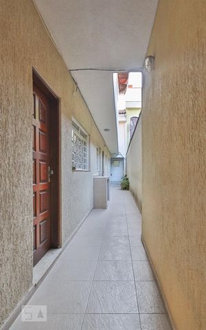 Casa à venda com 240m², 3 quartos e 2 vagas Casa à venda com 240m², 3 quartos e 2 vagasCorredor