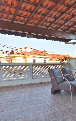 Casa à venda com 240m², 3 quartos e 2 vagas Casa à venda com 240m², 3 quartos e 2 vagasSacada