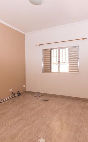 Casa à venda com 240m², 3 quartos e 2 vagas Casa à venda com 240m², 3 quartos e 2 vagasQuarto 1