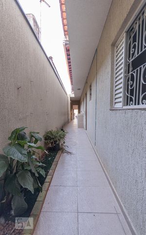 Casa à venda com 240m², 3 quartos e 2 vagas Casa à venda com 240m², 3 quartos e 2 vagasCorredor