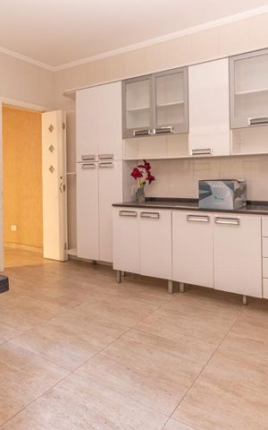 Casa à venda com 240m², 3 quartos e 2 vagas Casa à venda com 240m², 3 quartos e 2 vagasCozinha