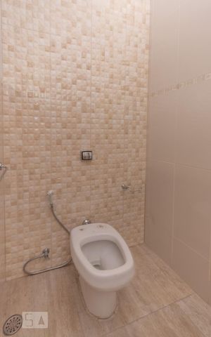Casa à venda com 240m², 3 quartos e 2 vagas Casa à venda com 240m², 3 quartos e 2 vagasBanheiro