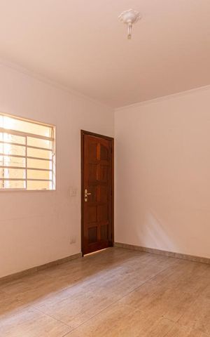 Casa à venda com 240m², 3 quartos e 2 vagas Casa à venda com 240m², 3 quartos e 2 vagasSala