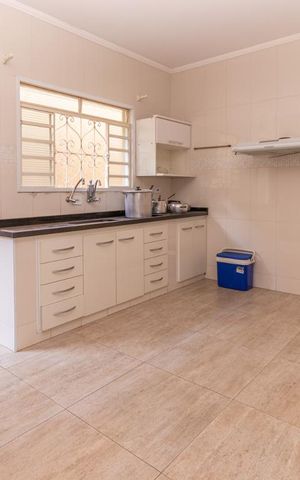 Casa à venda com 240m², 3 quartos e 2 vagas Casa à venda com 240m², 3 quartos e 2 vagasCozinha
