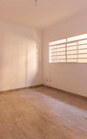 Casa à venda com 240m², 3 quartos e 2 vagas Casa à venda com 240m², 3 quartos e 2 vagasSala