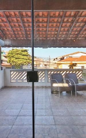 Casa à venda com 240m², 3 quartos e 2 vagas Casa à venda com 240m², 3 quartos e 2 vagasSacada