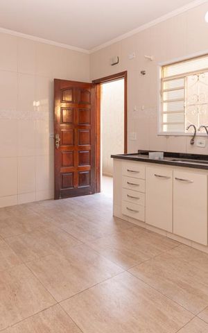 Casa à venda com 240m², 3 quartos e 2 vagas Casa à venda com 240m², 3 quartos e 2 vagasCozinha