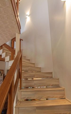 Apartamento à venda com 160m², 3 quartos e 3 vagasEscada