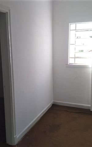 Casa à venda com 300m², 3 quartos e 8 vagas Casa à venda com 300m², 3 quartos e 8 vagasQuarto