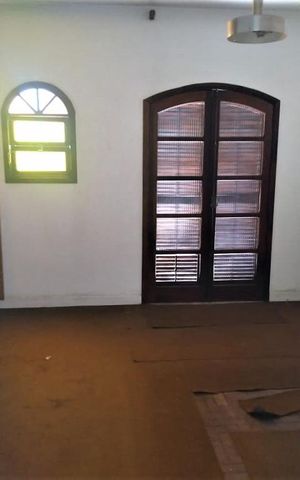 Casa à venda com 300m², 3 quartos e 8 vagas Casa à venda com 300m², 3 quartos e 8 vagasQuarto