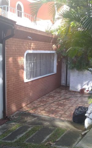 Casa à venda com 300m², 3 quartos e 8 vagas Casa à venda com 300m², 3 quartos e 8 vagasQuintal