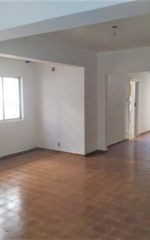 Casa à venda com 300m², 3 quartos e 8 vagas Casa à venda com 300m², 3 quartos e 8 vagasSala