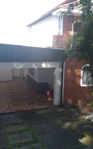 Casa à venda com 300m², 3 quartos e 8 vagas Casa à venda com 300m², 3 quartos e 8 vagasQuintal