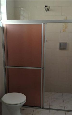 Casa à venda com 300m², 3 quartos e 8 vagas Casa à venda com 300m², 3 quartos e 8 vagasBanheiro