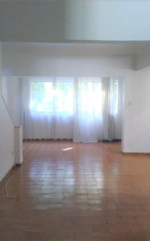 Casa à venda com 300m², 3 quartos e 8 vagas Casa à venda com 300m², 3 quartos e 8 vagasSala