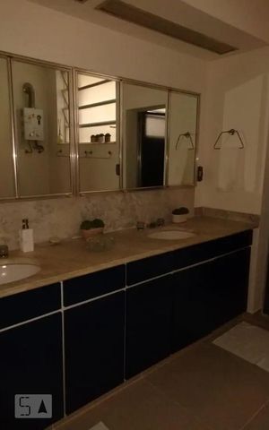 Apartamento à venda com 400m², 4 quartos e 1 vaga Apartamento à venda com 400m², 4 quartos e 1 vagaBanheiro da Suíte