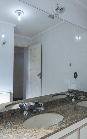 Apartamento à venda com 147m², 3 quartos e 2 vagas Apartamento à venda com 147m², 3 quartos e 2 vagasBanheiro da Suíte