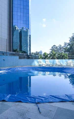 Apartamento à venda com 147m², 3 quartos e 2 vagas Apartamento à venda com 147m², 3 quartos e 2 vagasÁrea comum - Piscina