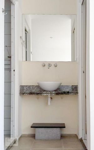 Studio para alugar com 28m², 1 quarto e 1 vaga Studio para alugar com 28m², 1 quarto e 1 vagaBanheiro