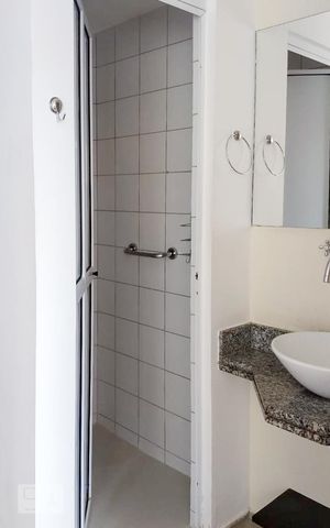 Studio para alugar com 28m², 1 quarto e 1 vaga Studio para alugar com 28m², 1 quarto e 1 vagaBanheiro