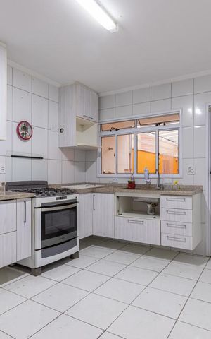 Casa à venda com 250m², 3 quartos e 2 vagas Casa à venda com 250m², 3 quartos e 2 vagasCozinha
