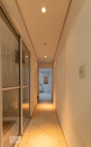 Casa à venda com 250m², 3 quartos e 2 vagas Casa à venda com 250m², 3 quartos e 2 vagasCorredor