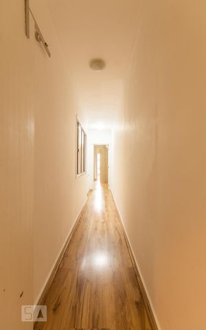 Casa à venda com 250m², 3 quartos e 2 vagas Casa à venda com 250m², 3 quartos e 2 vagasCorredor