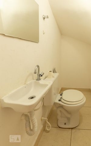 Casa à venda com 250m², 3 quartos e 2 vagas Casa à venda com 250m², 3 quartos e 2 vagasLavabo