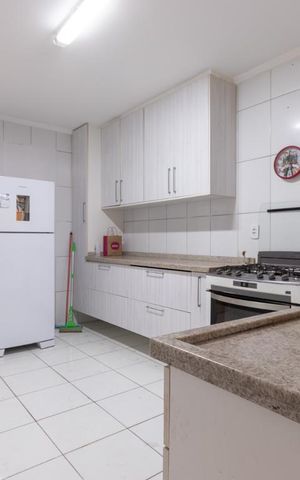 Casa à venda com 250m², 3 quartos e 2 vagas Casa à venda com 250m², 3 quartos e 2 vagasCozinha