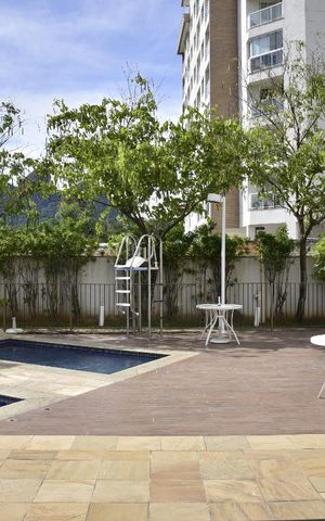 Apartamento à venda com 98m², 4 quartos e 2 vagasÁrea comum - Piscina
