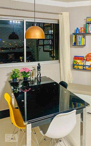 Apartamento à venda com 110m², 2 quartos e 2 vagas Apartamento à venda com 110m², 2 quartos e 2 vagasMesa
