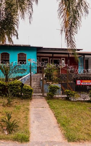 Casa à venda com 650m², 6 quartos e sem vaga Casa à venda com 650m², 6 quartos e sem vagaFachada