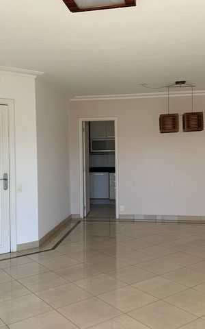Apartamento à venda com 300m², 4 quartos e 3 vagas Apartamento à venda com 300m², 4 quartos e 3 vagasSala