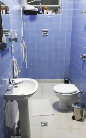 Apartamento à venda com 200m², 3 quartos e 2 vagas Apartamento à venda com 200m², 3 quartos e 2 vagasBanheiro Inferior