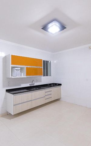 Casa à venda com 169m², 3 quartos e 3 vagas Casa à venda com 169m², 3 quartos e 3 vagasCozinha
