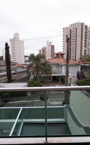 Casa à venda com 169m², 3 quartos e 3 vagas Casa à venda com 169m², 3 quartos e 3 vagasVaranda