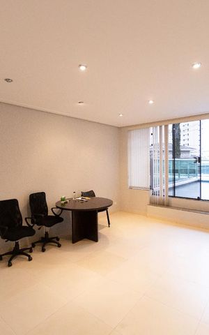 Casa à venda com 169m², 3 quartos e 3 vagas Casa à venda com 169m², 3 quartos e 3 vagasSala