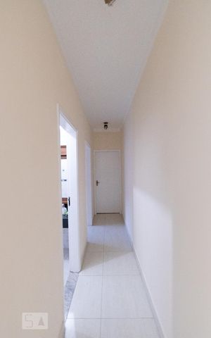 Casa à venda com 169m², 3 quartos e 3 vagas Casa à venda com 169m², 3 quartos e 3 vagasCorredor