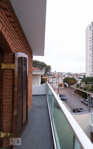 Casa à venda com 169m², 3 quartos e 3 vagas Casa à venda com 169m², 3 quartos e 3 vagasVaranda