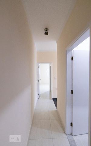 Casa à venda com 169m², 3 quartos e 3 vagas Casa à venda com 169m², 3 quartos e 3 vagasCorredor
