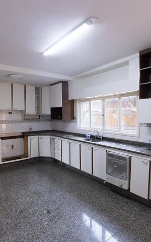 Casa à venda com 500m², 4 quartos e 8 vagas Casa à venda com 500m², 4 quartos e 8 vagasCozinha