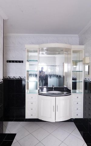 Casa à venda com 500m², 4 quartos e 8 vagas Casa à venda com 500m², 4 quartos e 8 vagasBanheiro da Suite 2