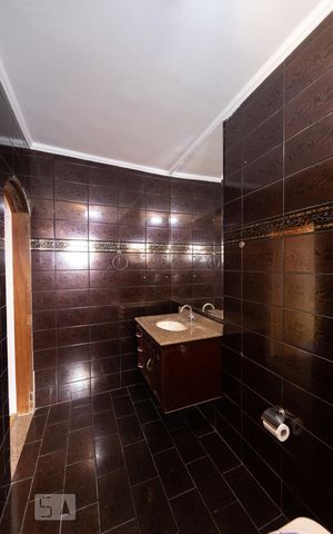 Casa à venda com 500m², 4 quartos e 8 vagas Casa à venda com 500m², 4 quartos e 8 vagasBanheiro da Suite 1