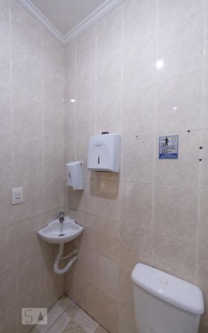 Casa à venda com 500m², 4 quartos e 8 vagas Casa à venda com 500m², 4 quartos e 8 vagasBanheiro 1
